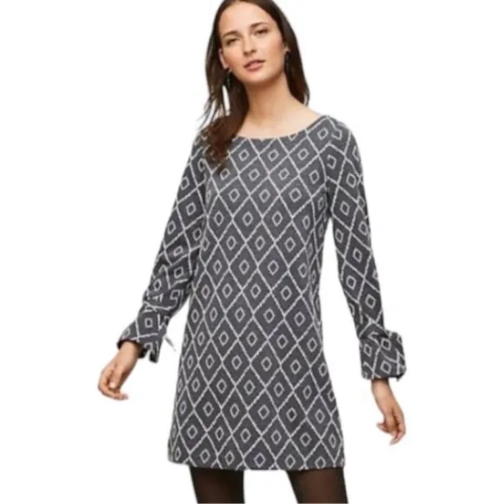 Loft Dress Women’s Size XSP Grey and White Diamond Pattern Long Sleeve With Ties